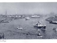 Hamburg med CAP ARCONA (vid kaj) + PRESIDENTE GOMEZ (i förgrunden) + ps DELPHIN eller PHÖNIX.