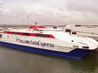 TALLINK AUTOEXPRESS 2 inför avgången från Reval 17:15 till Helsingfors